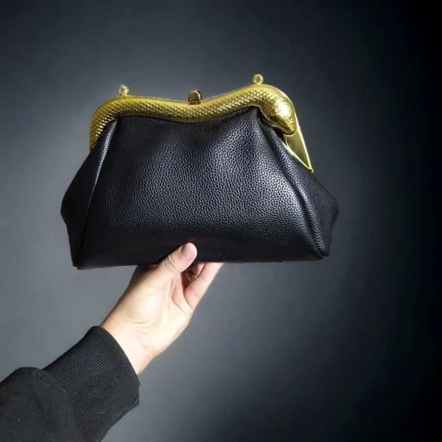 Bvlgari’s Iconic Luxury: The Perfect Crossbody Bag ( Black )